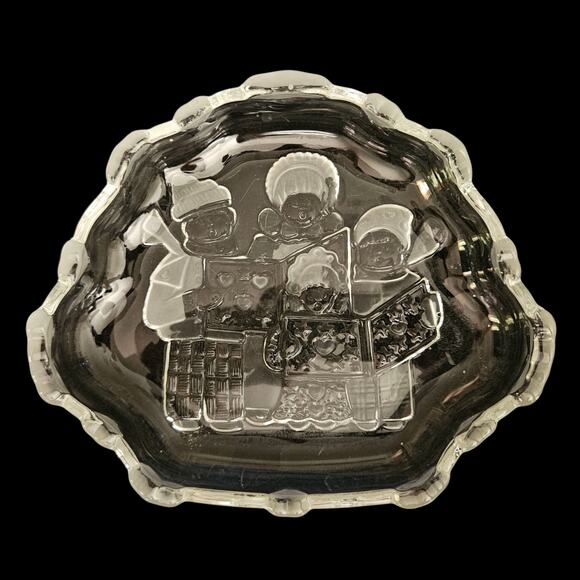 Mikasa Christmas Carolers Pressed Glass Dish 8x7x1 Holiday Candy Trinket Tray - Picture 2 of 4